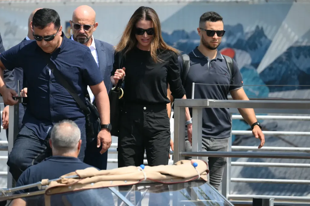 Jordánia királynője is részt vesz Bezos esküvőjén-3