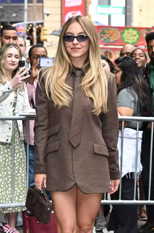 Sydney Sweeney kápráztat Velencében Bezos esküvőjén-4