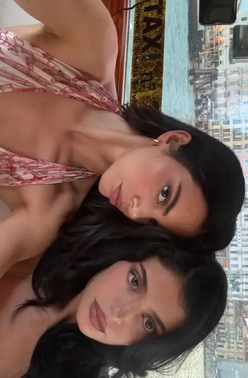 Kylie és Kendall Jenner káprázatos megjelenése Velencében-1
