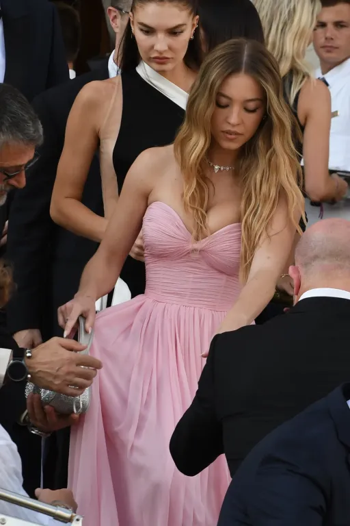 Sydney Sweeney tündökölt Bezos esküvőjén Velencében-1