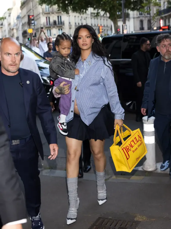 Rihanna kisfiával A$AP Rocky divatbemutatóján-2