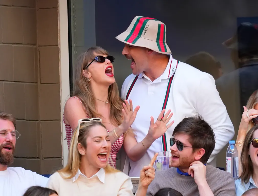 Taylor Swift és Travis Kelce közös éneklése hódít-2