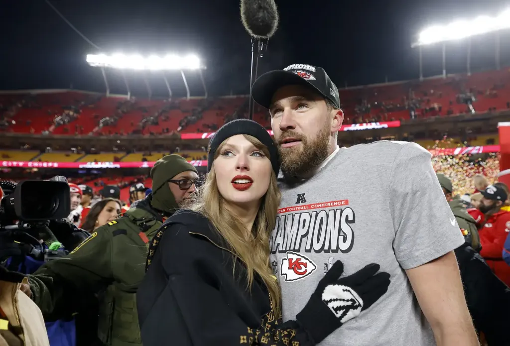 Taylor Swift és Travis Kelce közös éneklése hódít-3