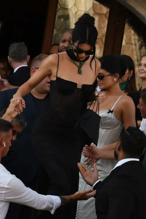 Kendall Jenner káprázatos ruhája a Bezos esküvőn-3