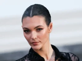 Vittoria Ceretti Suffers Wardrobe Malfunction in Vintage Gown Worn by Gisele Bündchen 22 Years Ago
