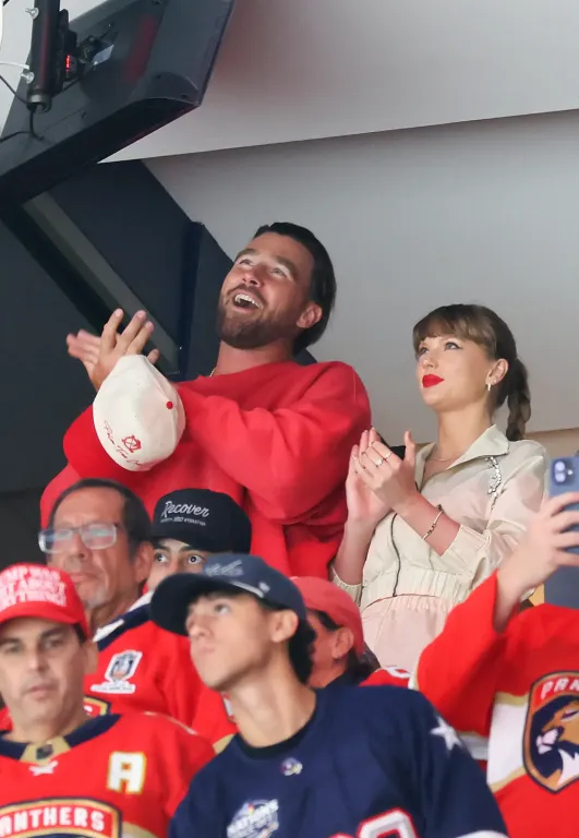 Travis Kelce reagál: Nem figyelemért van Taylorral-1