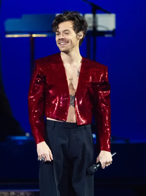 Harry Styles új barátnője? Titokzatos csók Glastonburyben-1