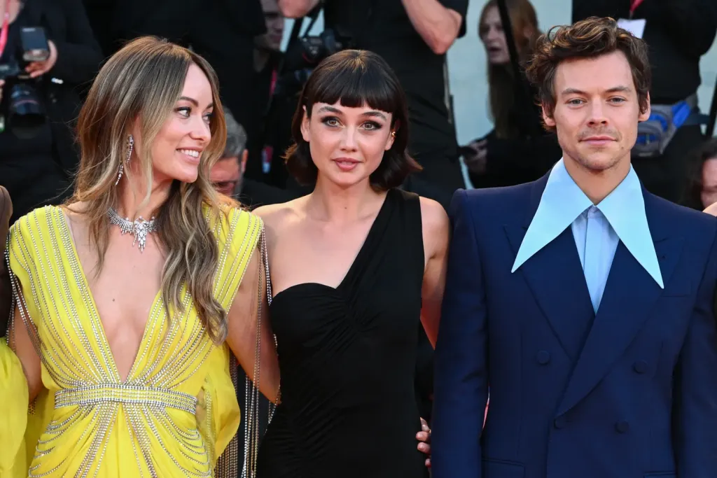 Harry Styles új barátnője? Titokzatos csók Glastonburyben-3