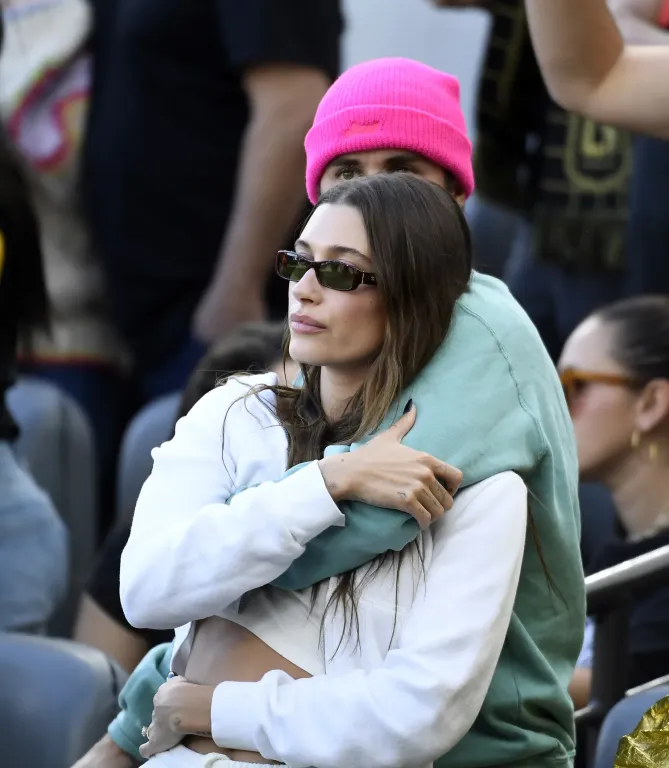 Hailey és Justin Bieber: Szerelmes pillanatok a koncerten-1