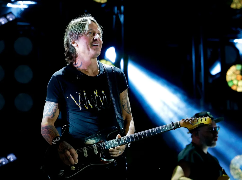 Keith Urban dühösen távozott pikáns kérdés miatt-3