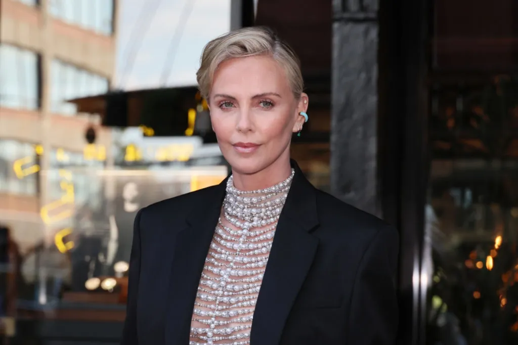 Charlize Theron sokkoló vallomása: 26 évessel szexelt-1