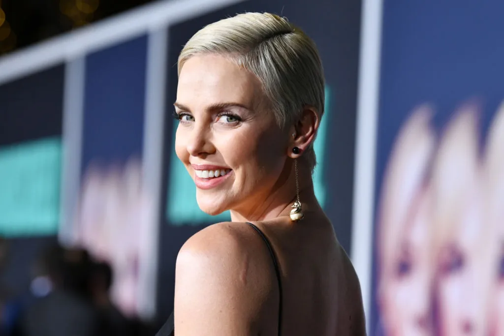 Charlize Theron sokkoló vallomása: 26 évessel szexelt-3