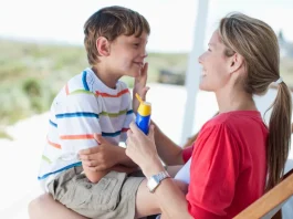 anyuka naptejjel keni a kisfiát