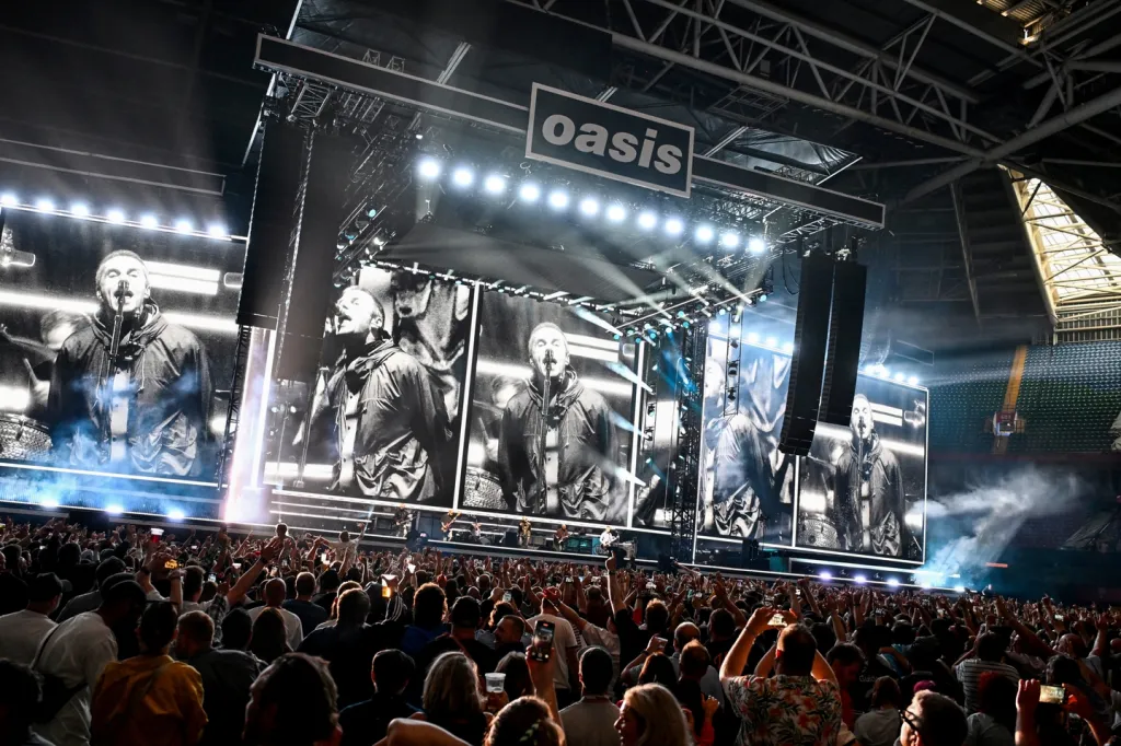 Oasis koncertjein Liam Gallagher kutyája is sztár lett-1
