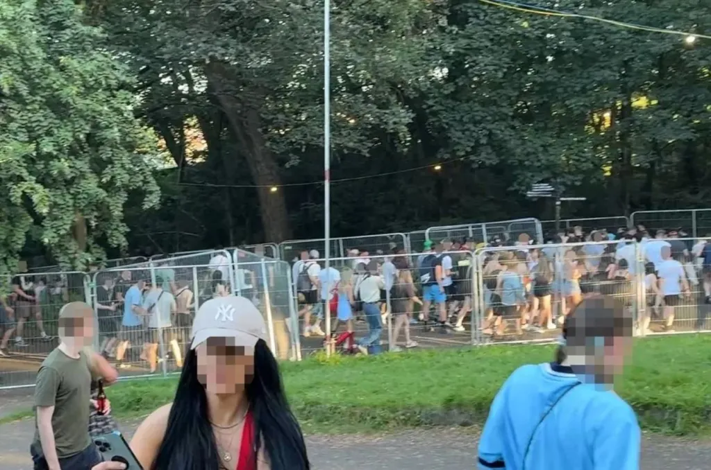 Oasis koncert káoszba fulladt: rajongók rohamozták meg a kerítést-1