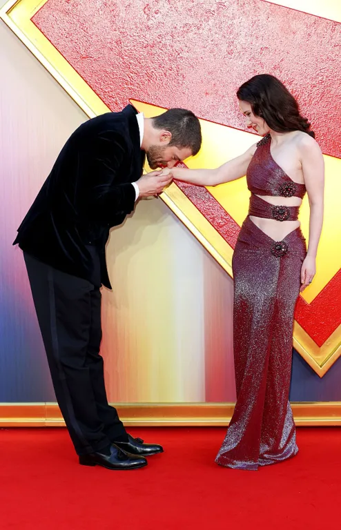 Órákig csókolózott Supermannel Rachel Brosnahan!-3