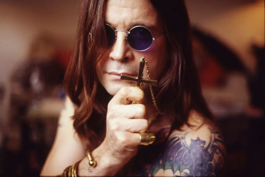 Ozzy Osbourne viccesen elrontotta a protokollt a királynővel!-3