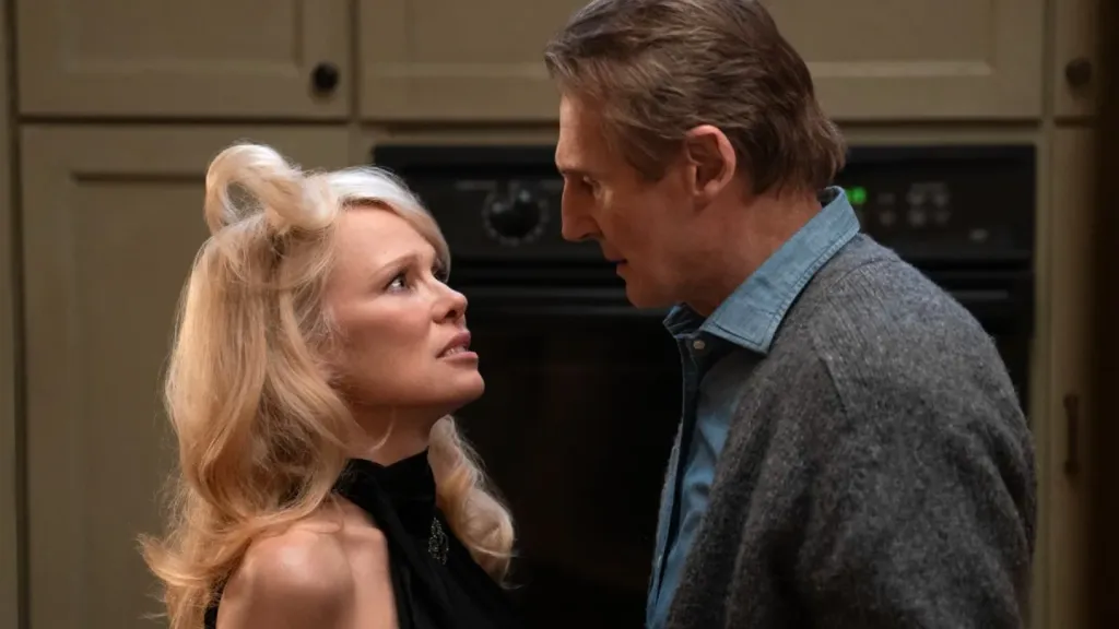 Liam Neeson és Pamela Anderson randiznak? Pletyka a premieren!-1
