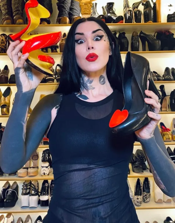 Kat Von D perelte be a fotós: Tetoválás-botrány leleplezve!-3