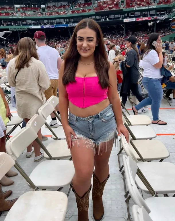 Drake-rajongó 36G melltartója viral: Babát vár!-1