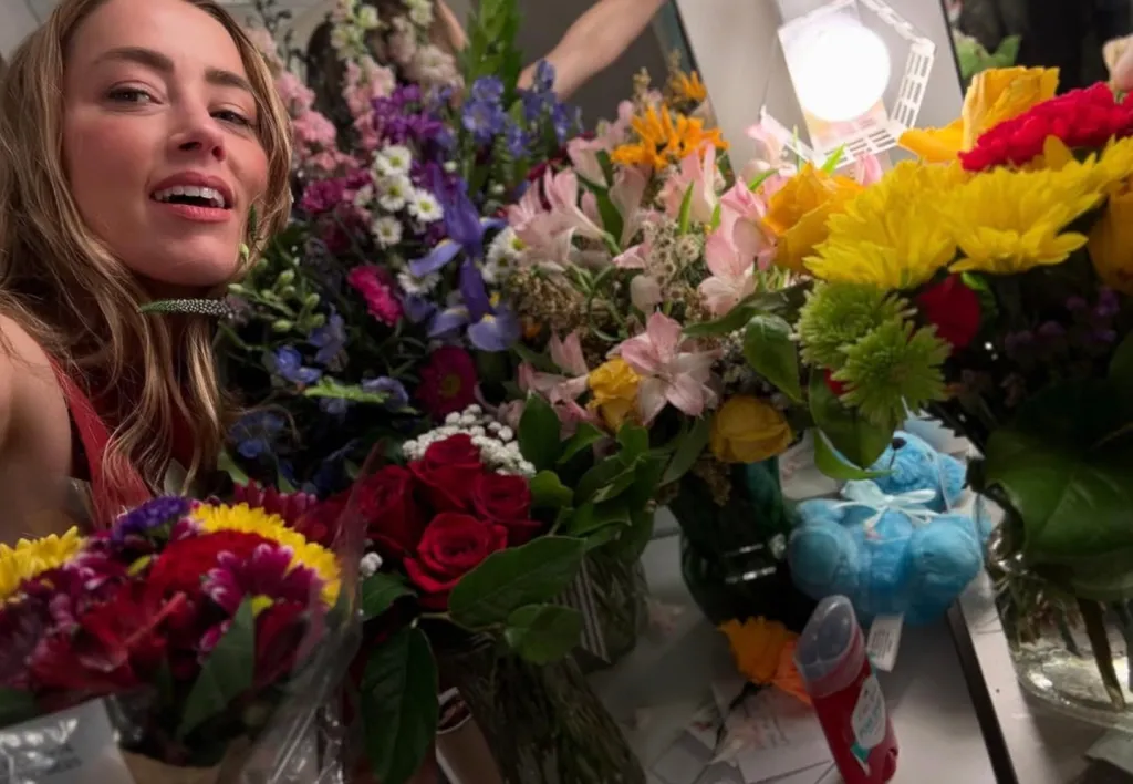 Amber Heard színházi visszatérése: Köszönet a rajongóknak!-1