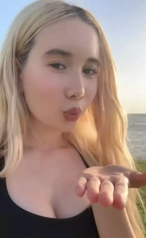 Lil Tay rekordot döntött OnlyFans-en: 1 millió dollár 3 óra alatt!-1