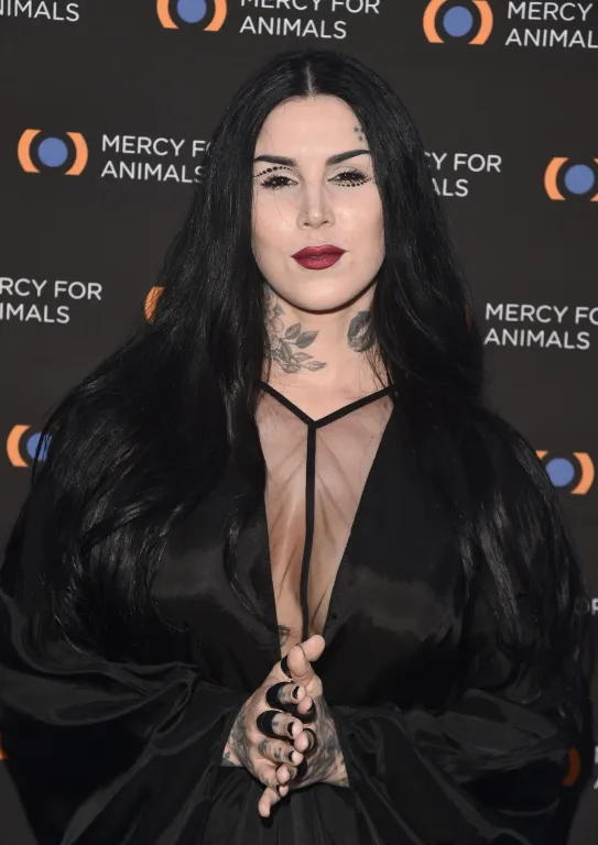 Kat Von D kísértetjárta házban él keresztényként!-2