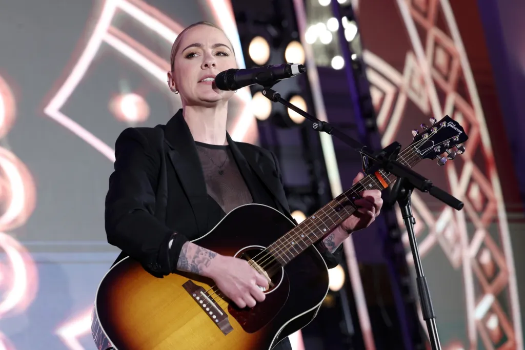 Lucy Spraggan szakadt vulvája: Rémisztő pillanat a Celeb SAS-ban!-2