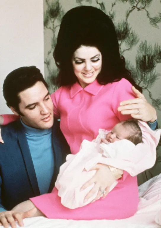Sokk: Priscilla Presley-t perelik Lisa Marie halála miatt!-2