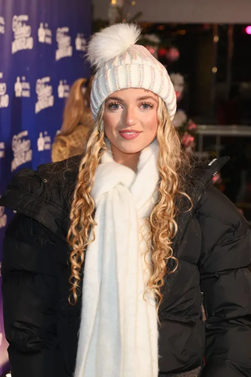 Princess Andre kitálal szülei botrányos viszályáról-2