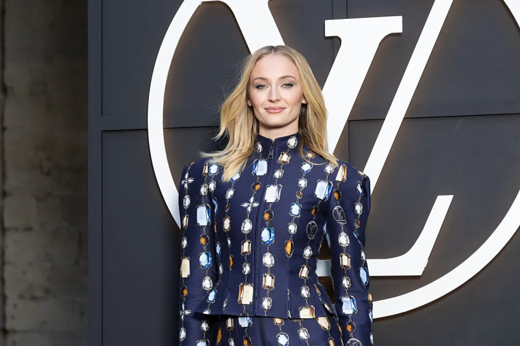Sophie Turner: Undorító volt csókolózni ‘testvéremmel’ Kit Haringtonnal!-2