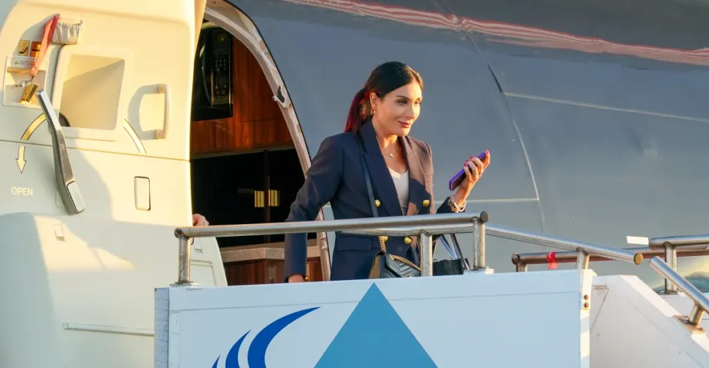 Laura-Loomer-A-MAGA-befolyasolo-hatalma-Trump-kirugasai-mogott Laura Loomer: A MAGA befolyásoló hatalma Trump kirúgásai mögött