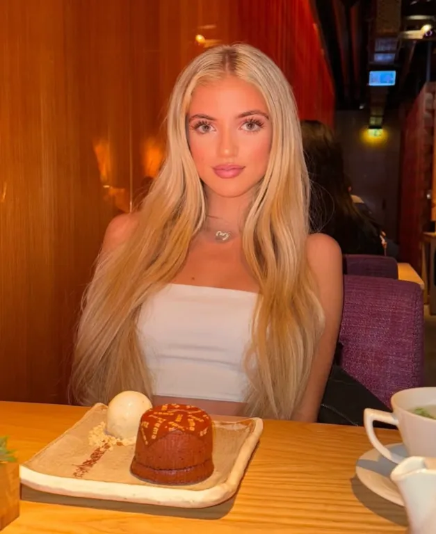 Princess Andre rémisztő élményei anyja koszos kastélyában-2