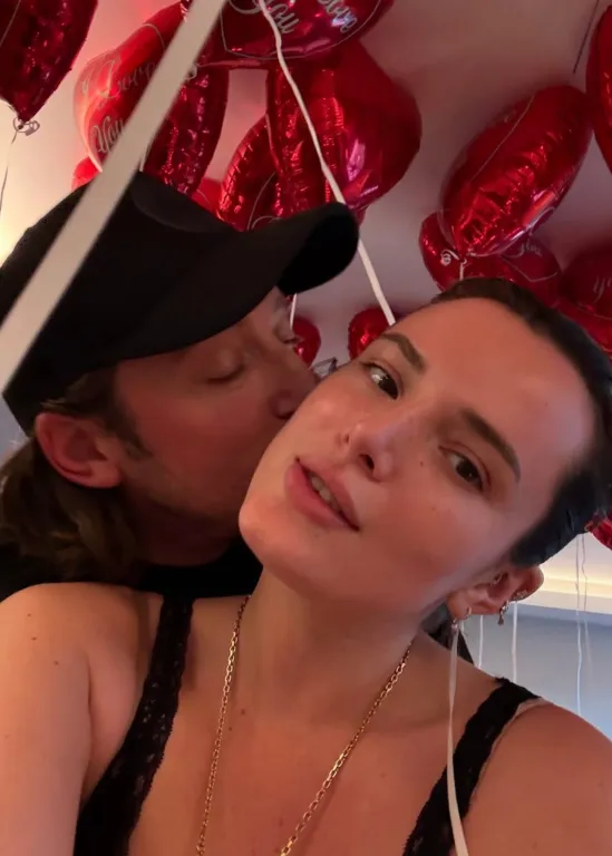 Bella Thorne kétszer kérte meg barátja kezét – döbbenet!-1