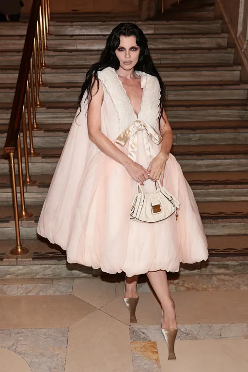 Julia Fox bevallotta: Pansexuális vagyok, férfiak nem érdekelnek!-2