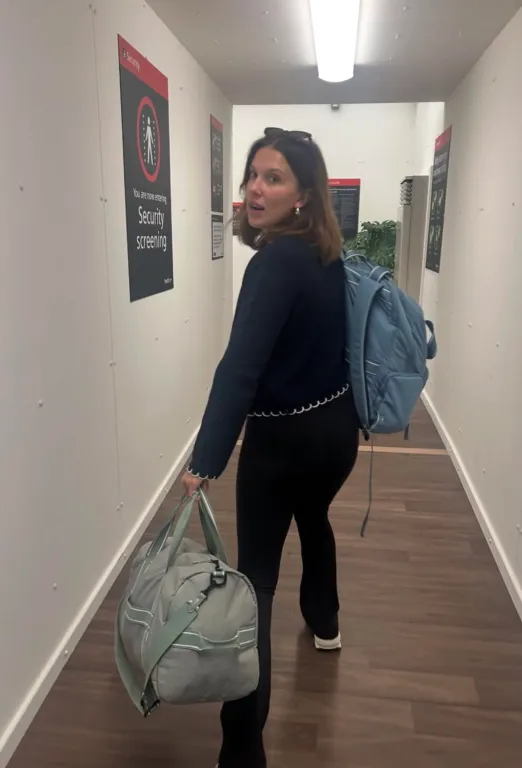 Millie Bobby Brown boldog anyuka: Íme az örökbefogadott kislány!-3