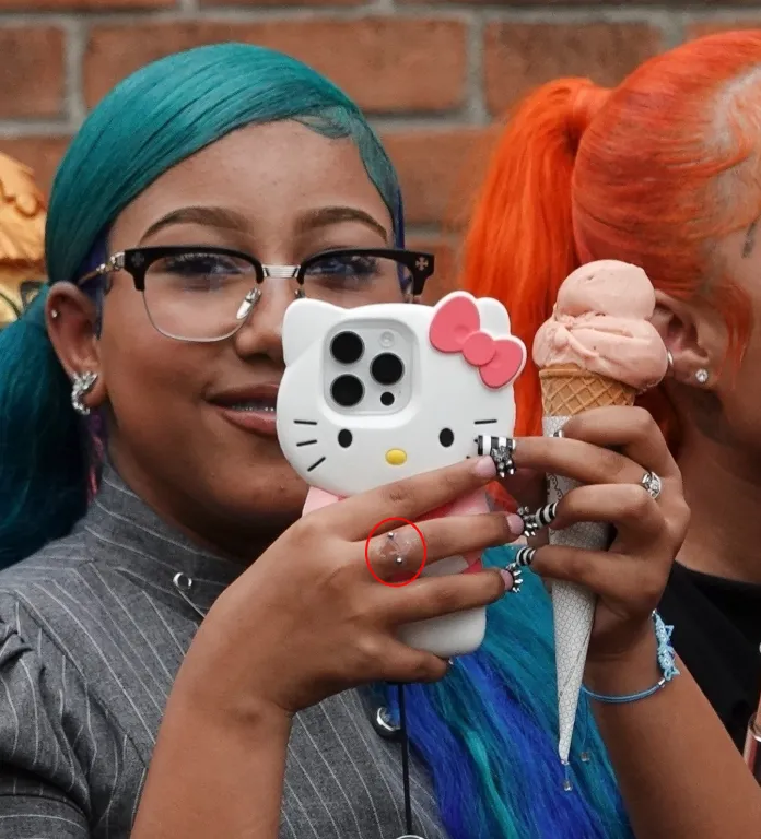 Botrány: North West 12 évesen piercinget kapott?-2