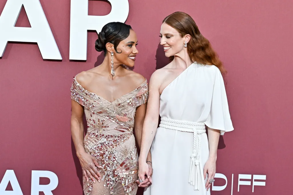 Miért titkolta Alex Scott a kapcsolatát sztár énekesnővel?-2