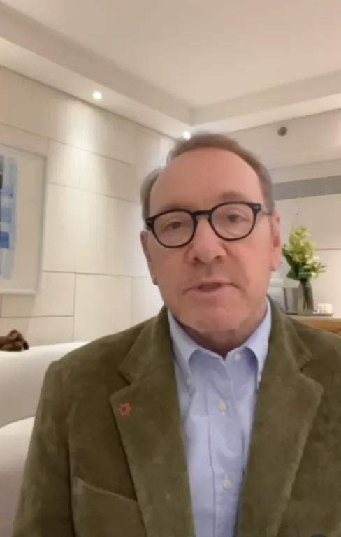 Kevin Spacey nem hajléktalan: Visszavonta a nyilatkozatot!-2