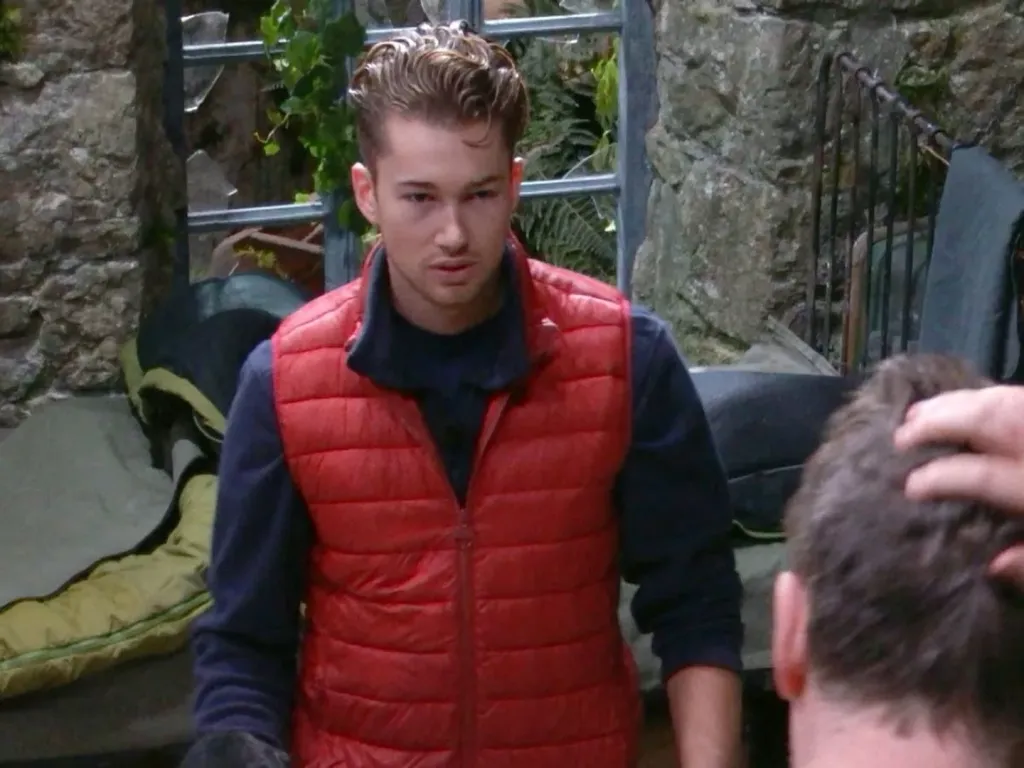 Alex Scott lebukott: Tiltott só a dzsungelben!-3