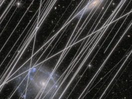 Műholdak fenyegetik a Hubble tiszta képeit Műholdak fenyegetik a Hubble tiszta képeit