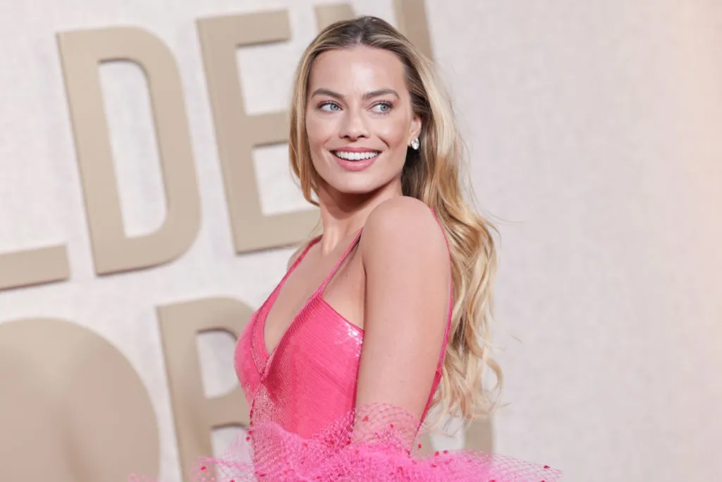 Margot Robbie gyengének teszi térdeit Jacob Elordi-2