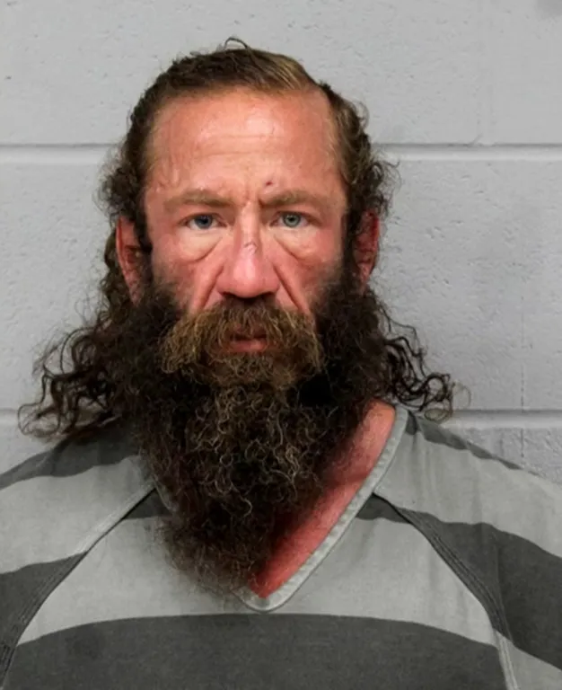 Liver King szabad: Rogan terrorvádja elúszott!-1