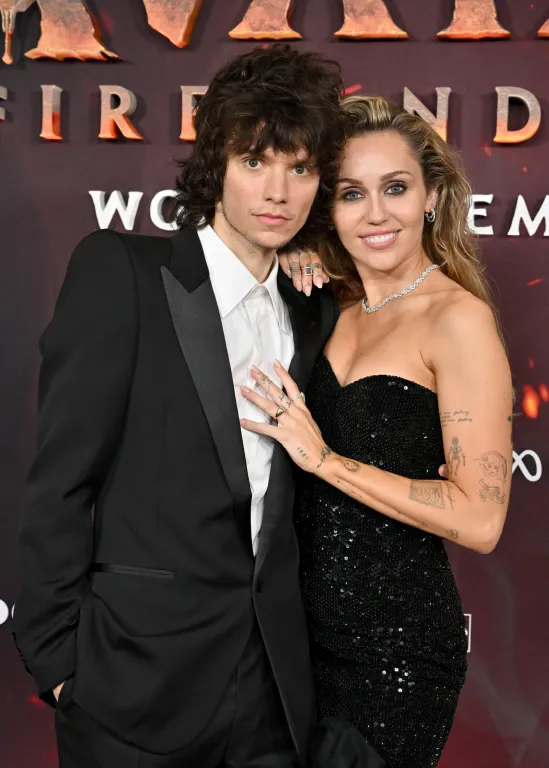 Miley Cyrus retteg a paptól: Hányingere lesz karácsonykor!-2