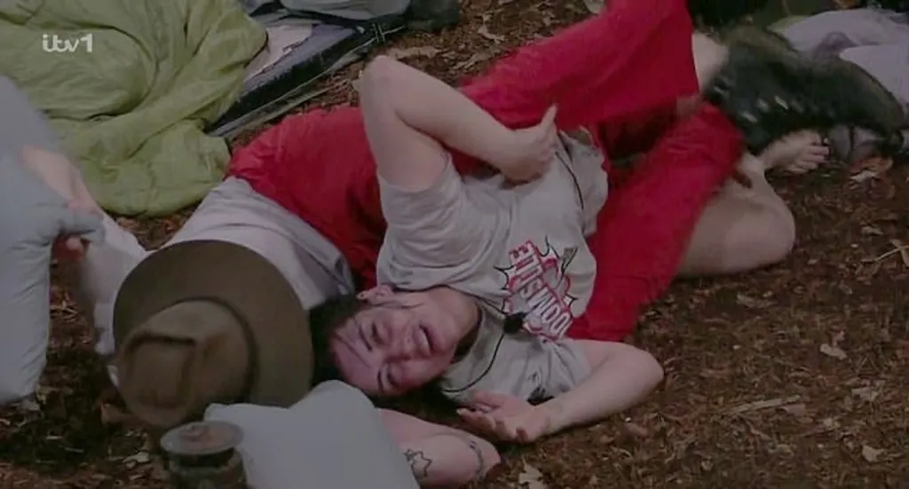 Aitch kitálalt: Csak barátok Shona McGarty-val!-2