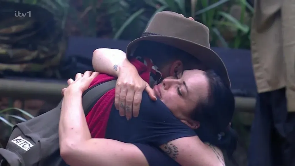 Aitch kitálalt: Csak barátok Shona McGarty-val!-3