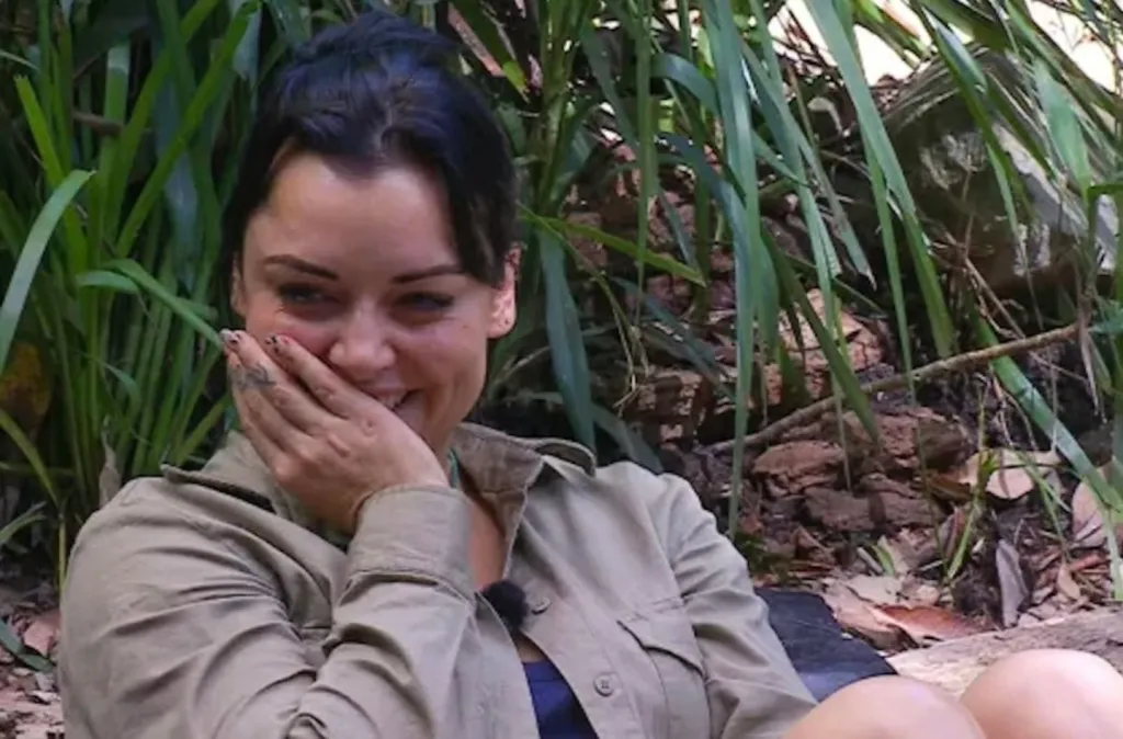 Shona McGarty cáfolja a románcot Aitch-csel az I’m A Celeb döntőben!-1