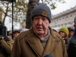 Jeremy Clarkson kitilt 403 politikust a pubjából! Jeremy Clarkson officially bans 403 specific people from his pub