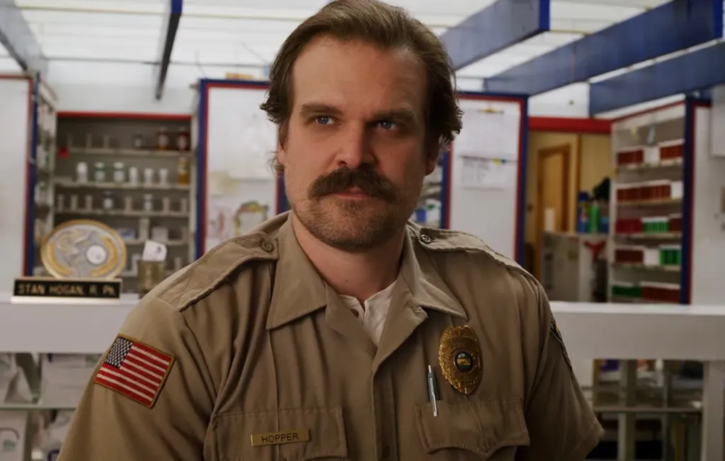 David Harbour kihagyja a Stranger Things búcsúestet botrány miatt!-2