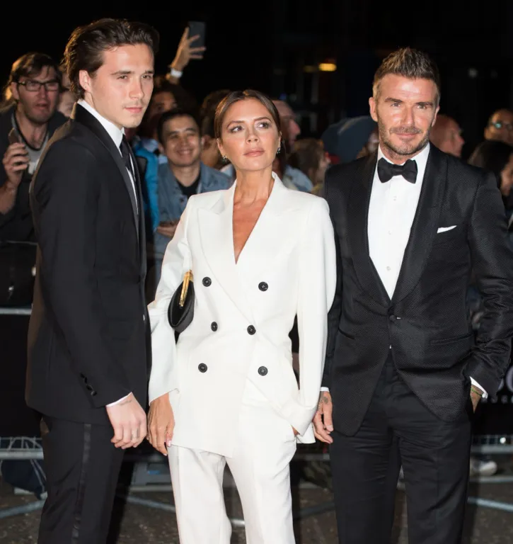 Sokk: Brooklyn Beckham blokkolja Davidet és Victoriát!-1
